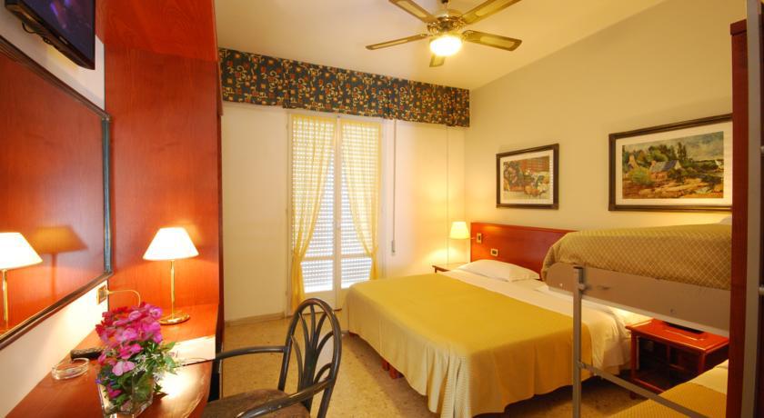 Hotel Spiaggia Pesaro Chambre photo