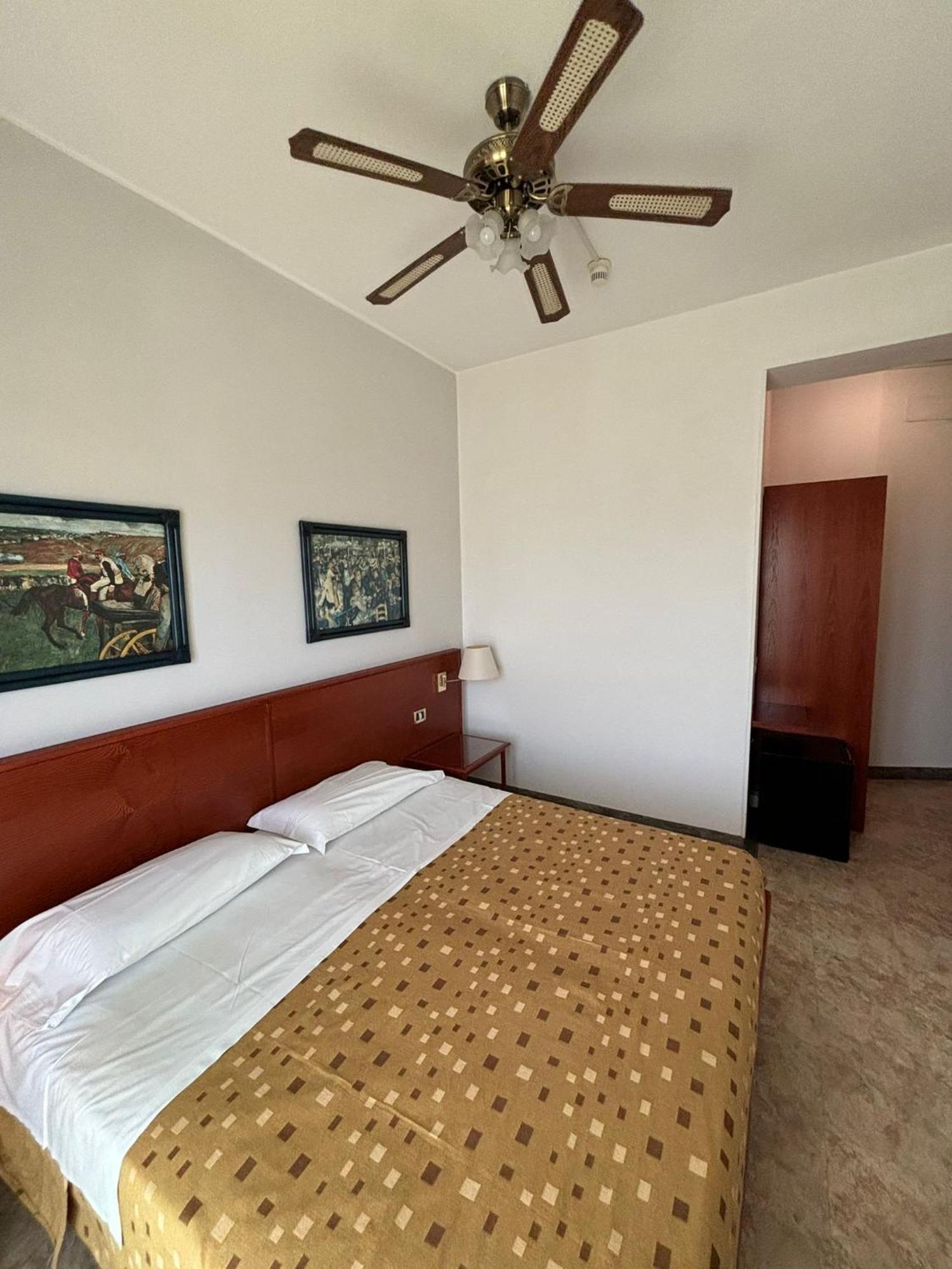 Hotel Spiaggia Pesaro Chambre photo