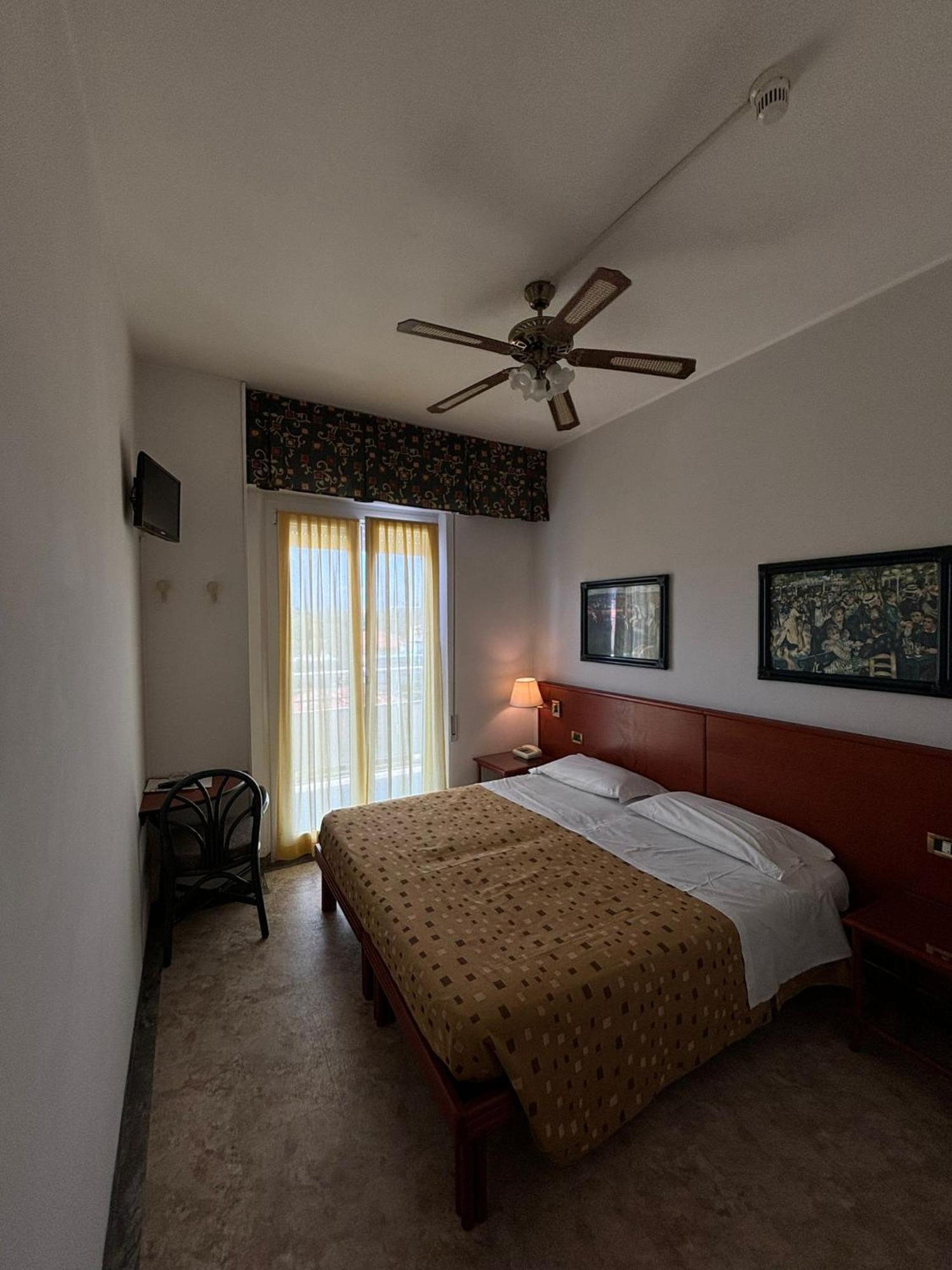 Hotel Spiaggia Pesaro Chambre photo