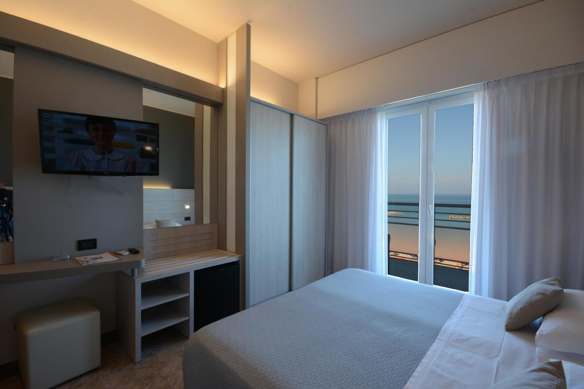 Hotel Spiaggia Pesaro Extérieur photo
