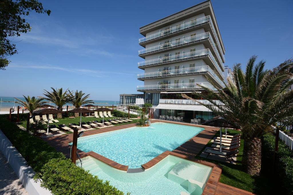 Hotel Spiaggia Pesaro Extérieur photo